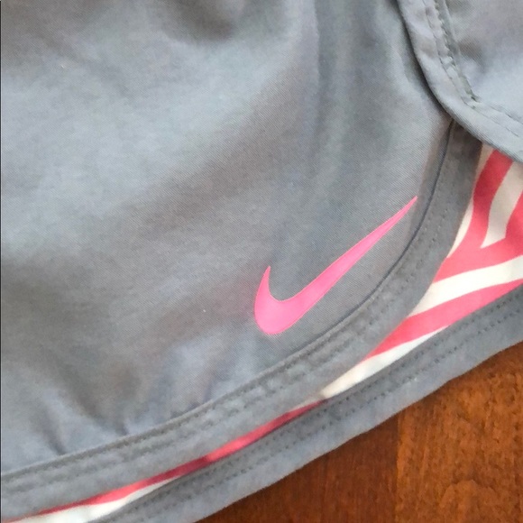 Nike Reversable Running Shorts - Picture 5 of 5